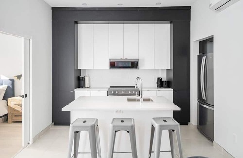 Latin Quarter Apartment | Chic/Bright 1 Bed + Parking