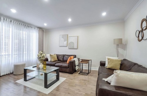 Ahuntsic-Cartierville Apartment | Relaxing Montreal 3 BR Appartment, close to transport and services