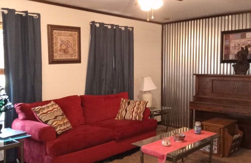Ragley House | Charming 3/2-BR house with wheelchair ramp, WiFi and tanning bed in Longville