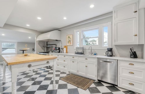 Ocean Grove House | Spacious home for family/friends, steps from beach