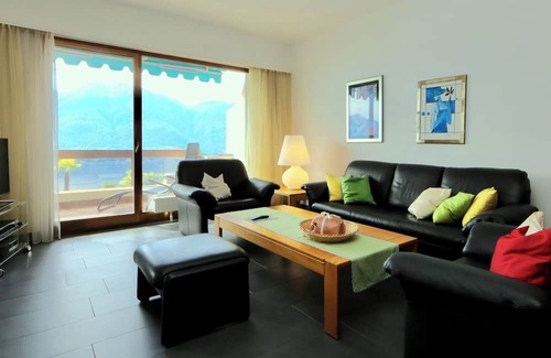 Orselina Apartment | Large apartment on the 1st floor for 1-2 persons.