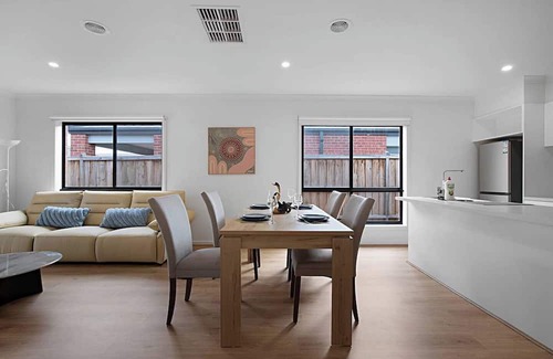 Melton South House | Stylish & Perfect for Relaxation