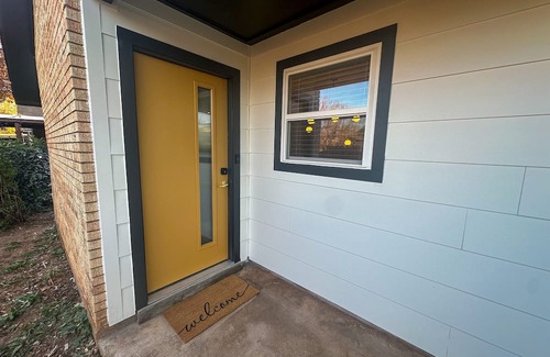 Abilene House | Mid-Mod Marvel - A 3 Bed/2 Bath Mid-century Home in SW Abilene