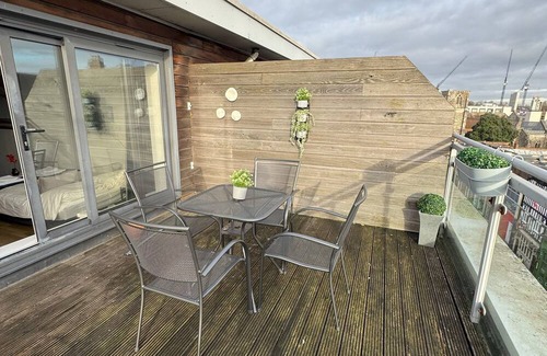 Southampton City Centre Apartment | Elegant Top-Floor Apartment with Large Private Roof Terrace in City Centre