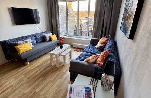 Southampton City Centre Apartment | Elegant Top-Floor Apartment with Large Private Roof Terrace in City Centre