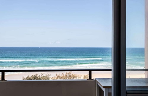 Paradise Point Apartment | Surfers Paradise Beachfront