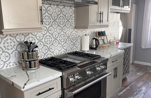 Charter Oak House | Charming house in pleasant Glendora with WiFi and AC