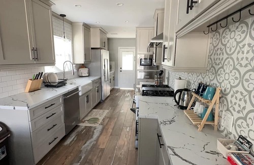 Charter Oak House | Charming house in pleasant Glendora with WiFi and AC