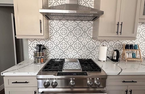 Charter Oak House | Charming house in pleasant Glendora with WiFi and AC
