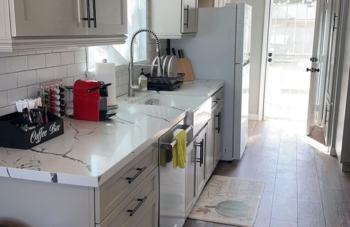 Charter Oak House | Charming house in pleasant Glendora with WiFi and AC