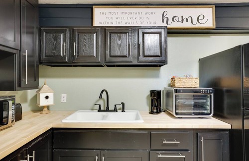 Nampa Apartment | 3 Mi to Ford Idaho Center: Retreat w/Grill!