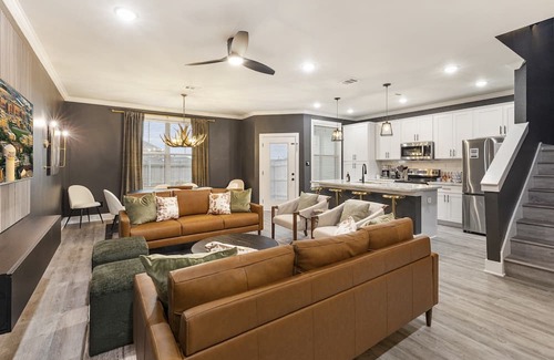Harvey Hillsides House | Modern Townhome Near Texas A&M