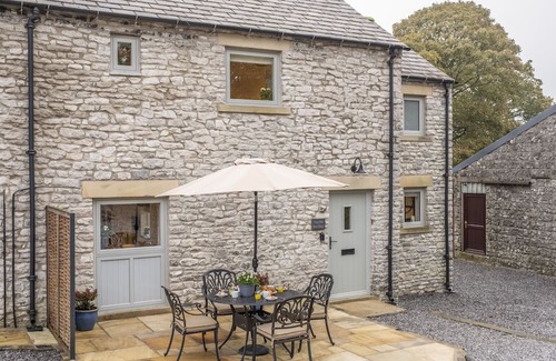 Taddington Cottage | Beech Farm Barns is situated perfectly within the countryside of The Peak District.