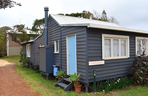 Windy Harbour House | Villa Varese is an original 1950's cottage that is 200metres from the beach.