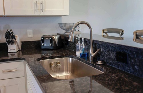 Chic's Beach Apartment | Sojourn's Sea Views with Balcony Sleeps 6