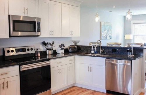 Chic's Beach Apartment | Sojourn's Sea Views with Balcony Sleeps 6