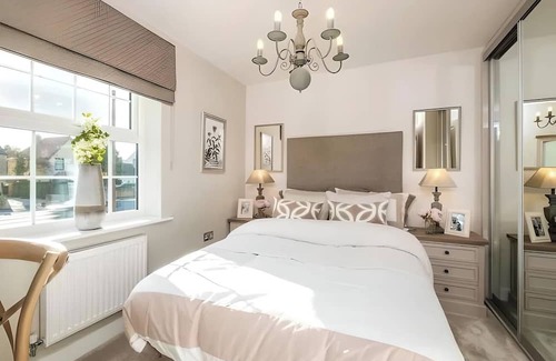 Witney House | Luxury 5-Bedroom Retreat Garden