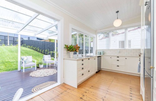 Kingsland House | Spacious 4-bedroom house in marvelous Auckland with WiFi, AC