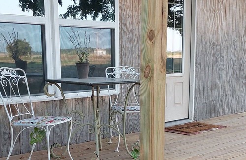 Bison Cabin | Cozy cabin in small town Crescent with WiFi