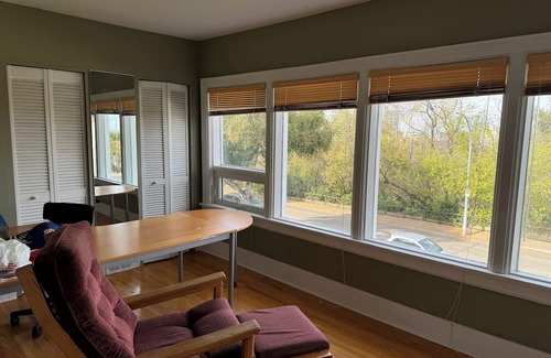 Saskatoon Downtown House | 5 minutes to downtown, University, Hospital, Cozy Gallery House on the River