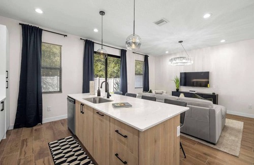 Pinecrest West Park House | Spacious New-Build 3Br Home Near Downtown Tampa