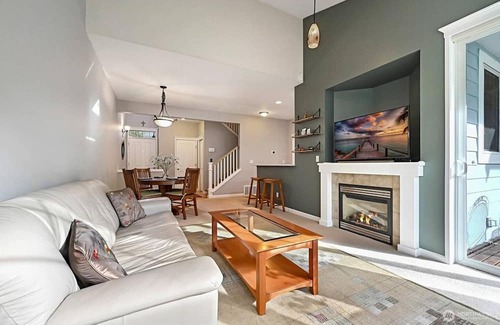 Snoqualmie Ridge House | SQ100: Charming 2-bedroom house with WiFi and AC in delightful Snoqualmie