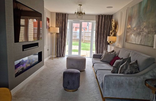 Colchester House | Discover Modern rooms Meet Comfort & Convenience!