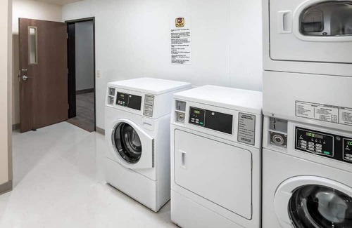 Pooler House | Clean Pet-Friendly Room w/Kitchen, Free Parking, Breakfast Available