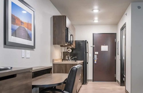 Pooler House | Clean Pet-Friendly Room w/Kitchen, Free Parking, Breakfast Available