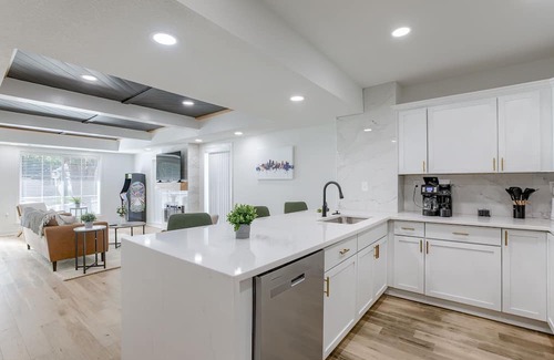 Riverview House | Family-Friendly Stay in Kansas 3Bedroom w/Backyard Arcade & Fire Pit