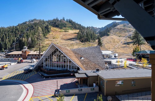 Olympic Valley Condo | Mountain Facing Ski-In/Ski-Out Top Floor 1 Bedroom Condo