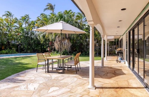 Kahala Villa | Gorgeous estate in paradise !