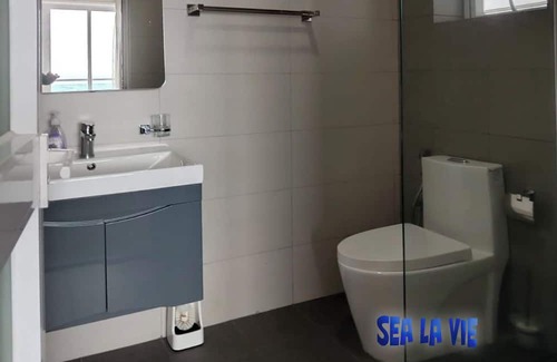 Mount Lavinia Apartment | Enjoy a beautiful sunset from your ocean-view bedroom.