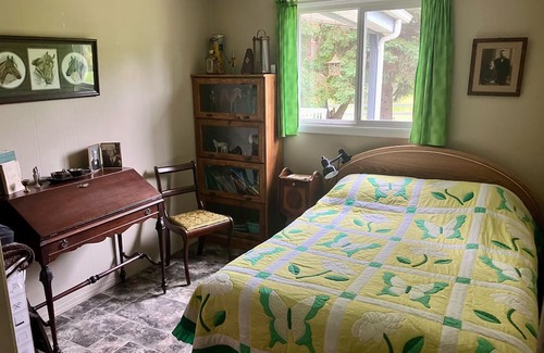 Ponoka County House | Grammie's House by Pigeon Lake, enjoy the peace & quiet minutes from the lake.