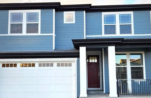 Superior House | Spacious Home. Trails, open space & Views.nn