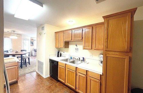 Monroe Bed & Breakfast | Bayou and Beyond: The View with hot tub and Kayak rentals