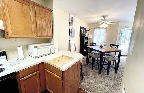 Monroe Bed & Breakfast | Bayou and Beyond: The View with hot tub and Kayak rentals