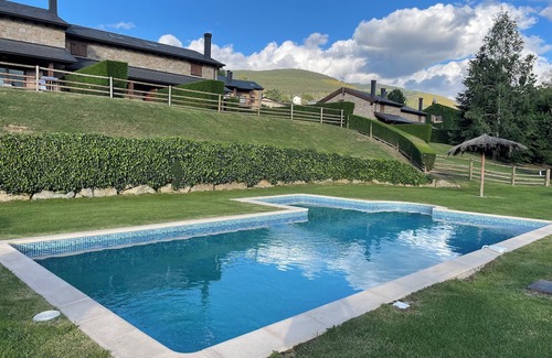 Osseja Apartment | Renovated apartment with private garden, parking, swimming pool and high speed WiFi