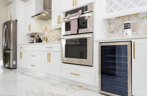 Highgate Park House | 407A) Extremely nice home with private pool!