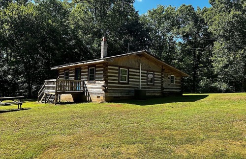 Keysville Cabin | Charming 2-bedroom cabin in Keysville with AC, WiFi
