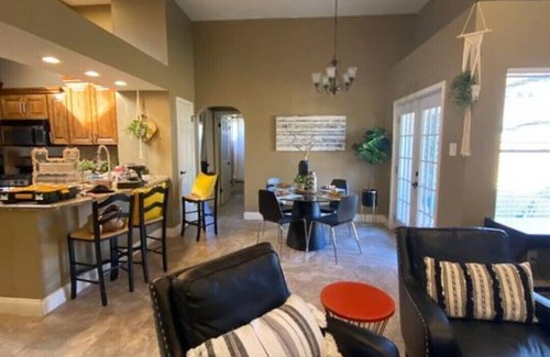 Barker House | 20 mins to HOU -Exquisite Getaway w/Max Amenities