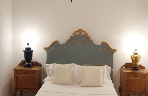 Valladolid City Centre Apartment | Spectacular Room With Balcony In The City Centre