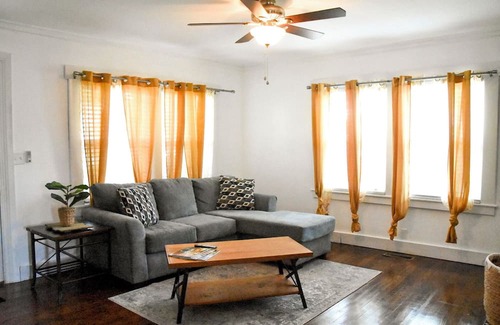 Fort Smith House | Charming 2-bedroom house with WiFi and AC in Fort Smith