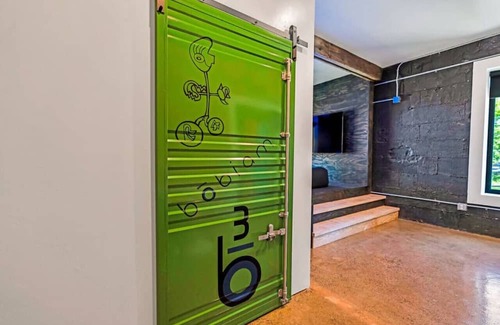 Sparta House | Art Inspired Micro-Hotel - 2 Studio Suites | Grill | Pool Table