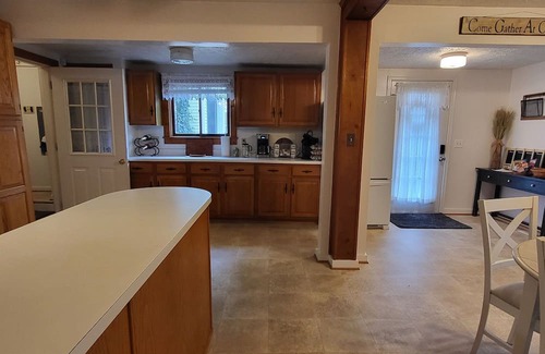 Helen House | Charming countryside 4-bedroom - sleeps 10 - home in Charlotte Hall, MD