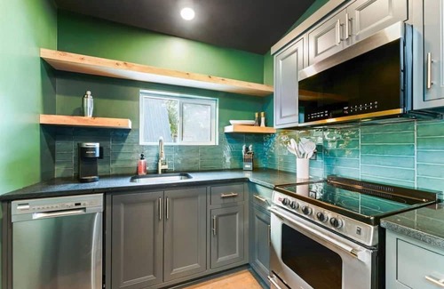 Omaha House | The Constellations Orion & Taurus - Romantic Steam Showers, Hot Tubs, and Table Rock Lake