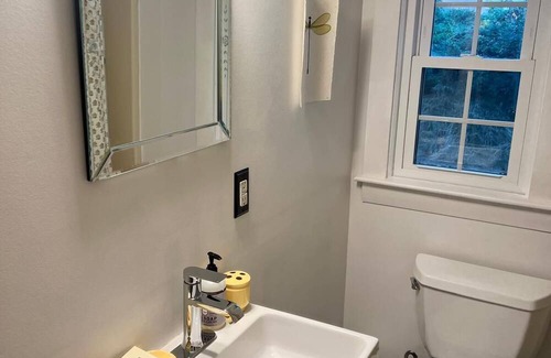 North Truro Cottage | Charming 2-bedroom cottage in Truro