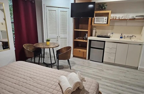 South of Fifth Apartment | Budget Cozy Studio