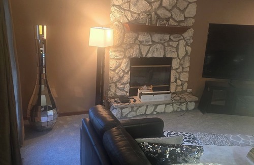 East Hazel Crest House | Charming 3-bedroom home with WiFi & AC in quiet East Hazel Crest. Near Casino.