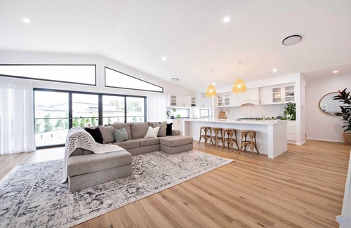 Dubbo House | Turon - Pool Entertainer, Elevated Luxury